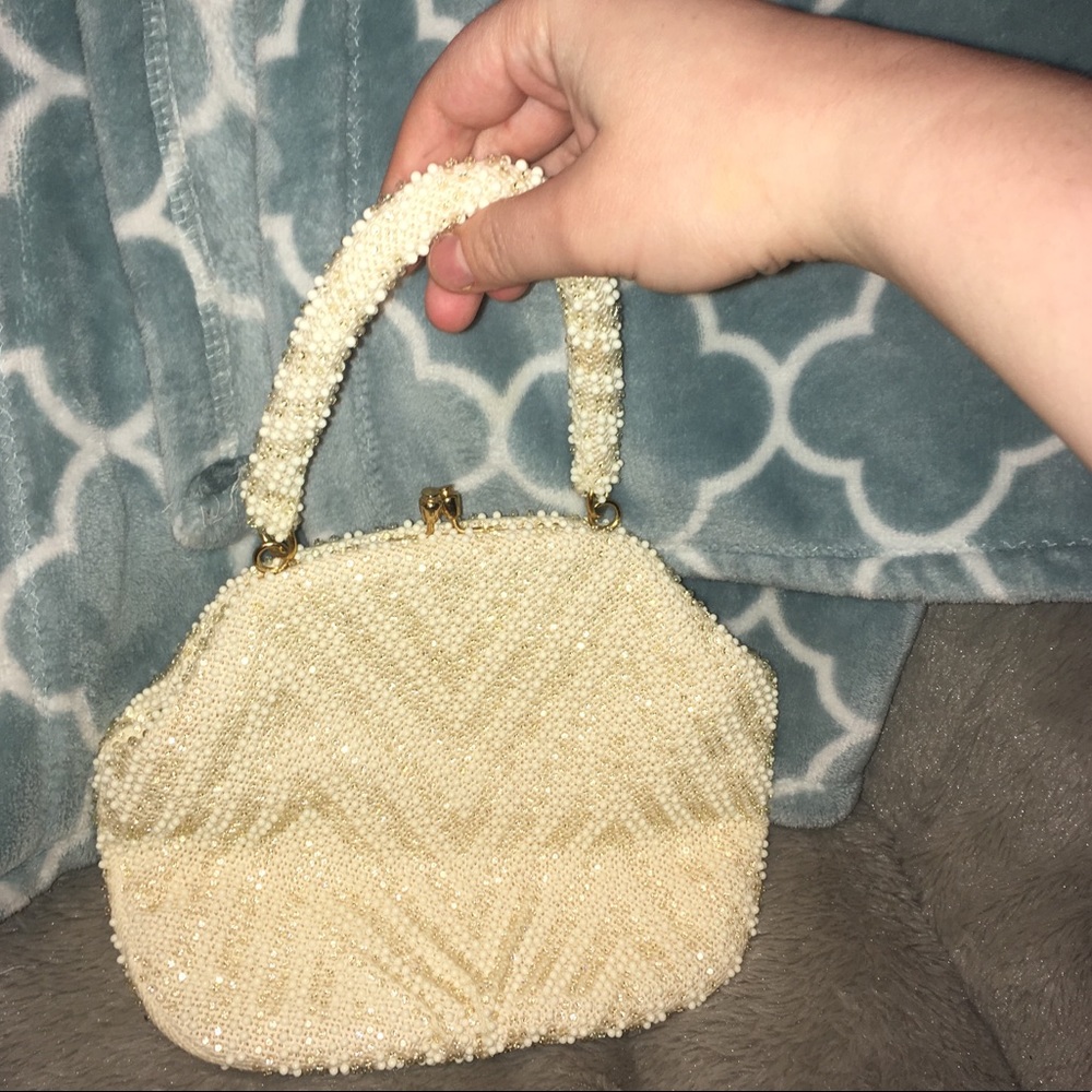 Vintage-style white beaded mini purse